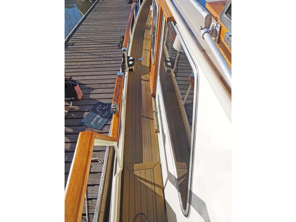 Deck equipment